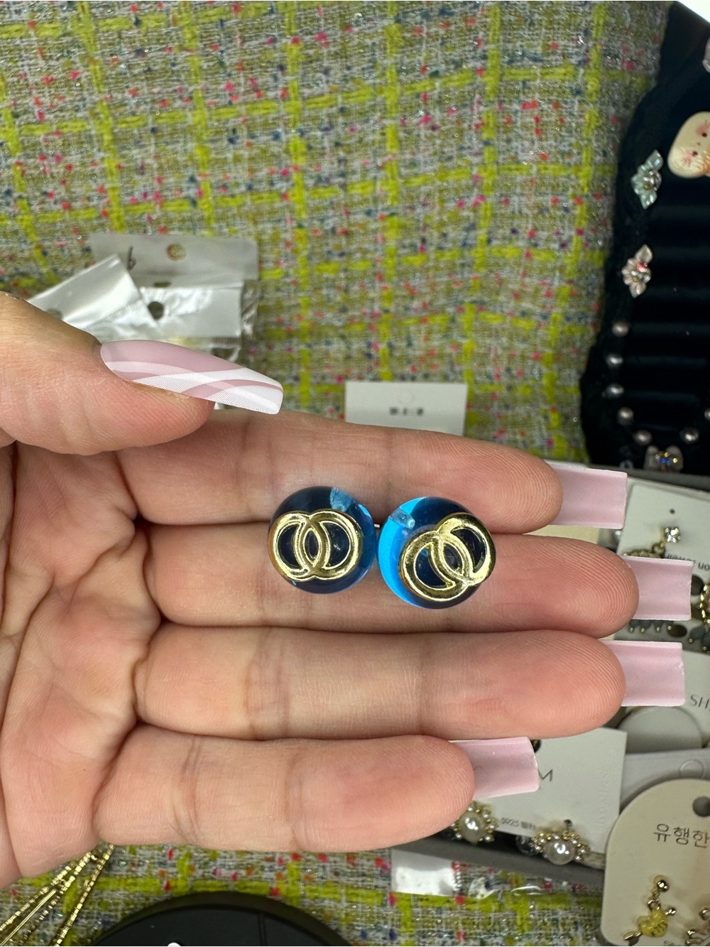 Gold Interlocking Circle Stud Earrings - Blue